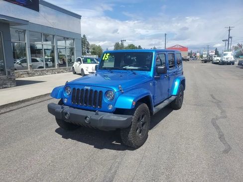 Used 2015 Jeep Wrangler Unlimited Sahara w/ Connectivity Group AWD/4WD image 1