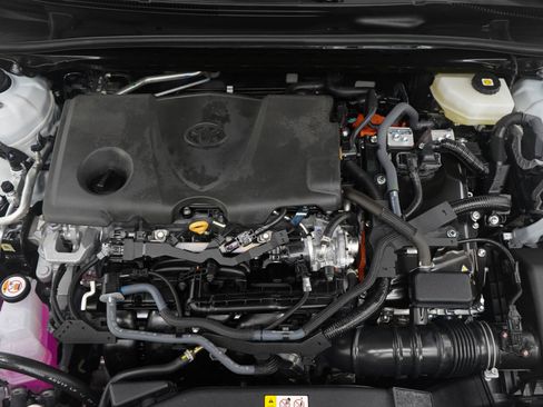 Used 2025 Toyota Camry SE image 28