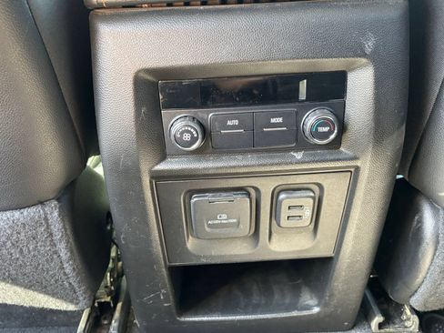 Used 2019 Chevrolet Traverse LT w/ LT Premium Package AWD/4WD image 17