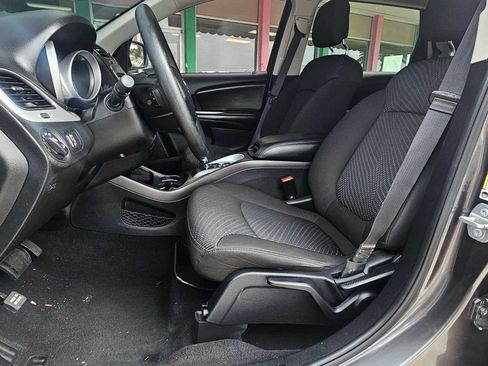 Used 2019 Dodge Journey SE w/ Blacktop Package FWD image 15