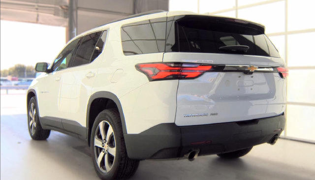 Used 2023 Chevrolet Traverse LT w/ LT Premium Package AWD/4WD image 8