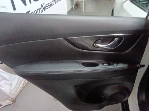 Used 2017 Nissan Rogue S image 24