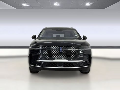 Used 2025 Lincoln Nautilus Reserve AWD/4WD image 6
