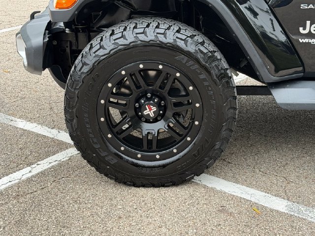 Used 2019 Jeep Wrangler Unlimited Sahara AWD/4WD image 27