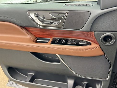 Used 2022 Lincoln Navigator Reserve image 25