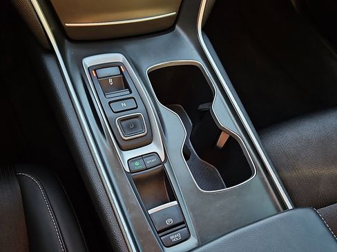 Used 2018 Honda Accord Sport image 14