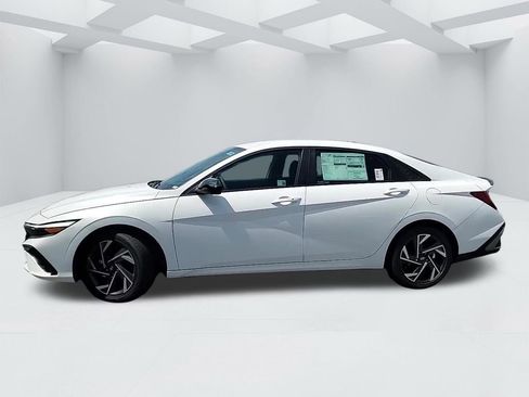 New 2025 Hyundai Elantra SEL image 8