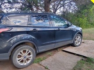 Used 2018 Ford Escape SE image 1