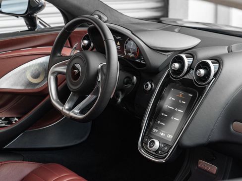 Used 2025 McLaren GTS RWD image 20