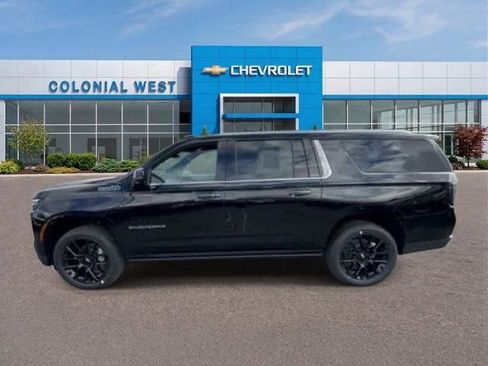 New 2026 Chevrolet Suburban High Country AWD/4WD image 2