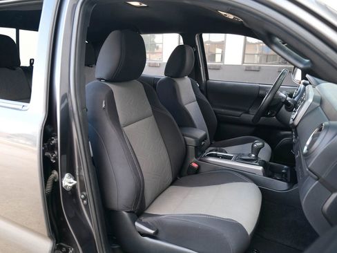 Used 2021 Toyota Tacoma TRD Off-Road image 30