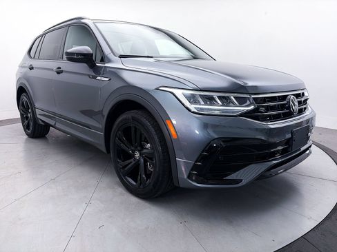 Used 2024 Volkswagen Tiguan SE R-Line FWD image 9