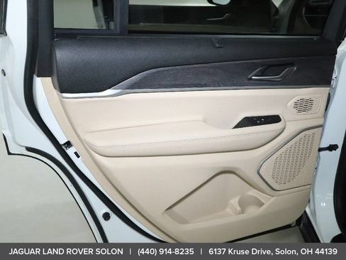 Used 2022 Jeep Grand Cherokee L Limited w/ Luxury Tech Group II AWD/4WD image 34