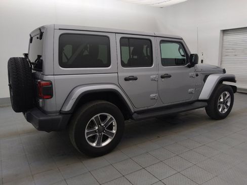 Used 2018 Jeep Wrangler Unlimited Sahara AWD/4WD image 10