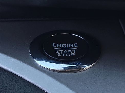 Used 2022 Ford Explorer XLT w/ Equipment Group 202A image 18