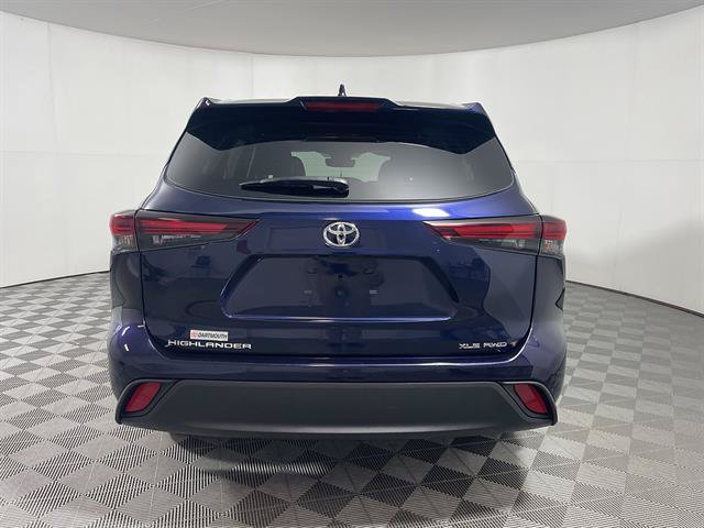 Used 2024 Toyota Highlander XLE AWD/4WD image 6