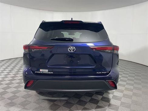 Certified 2024 Toyota Highlander XLE AWD/4WD image 6