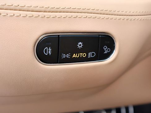 Certified 2024 Bentley Bentayga Extended Wheelbase AWD/4WD image 24