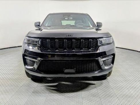 Used 2024 Jeep Grand Cherokee Altitude RWD image 11