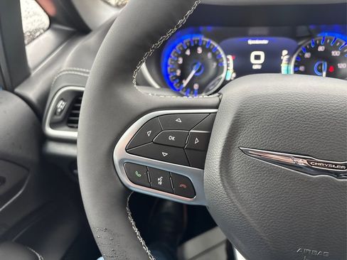 New 2026 Chrysler Pacifica Select image 24