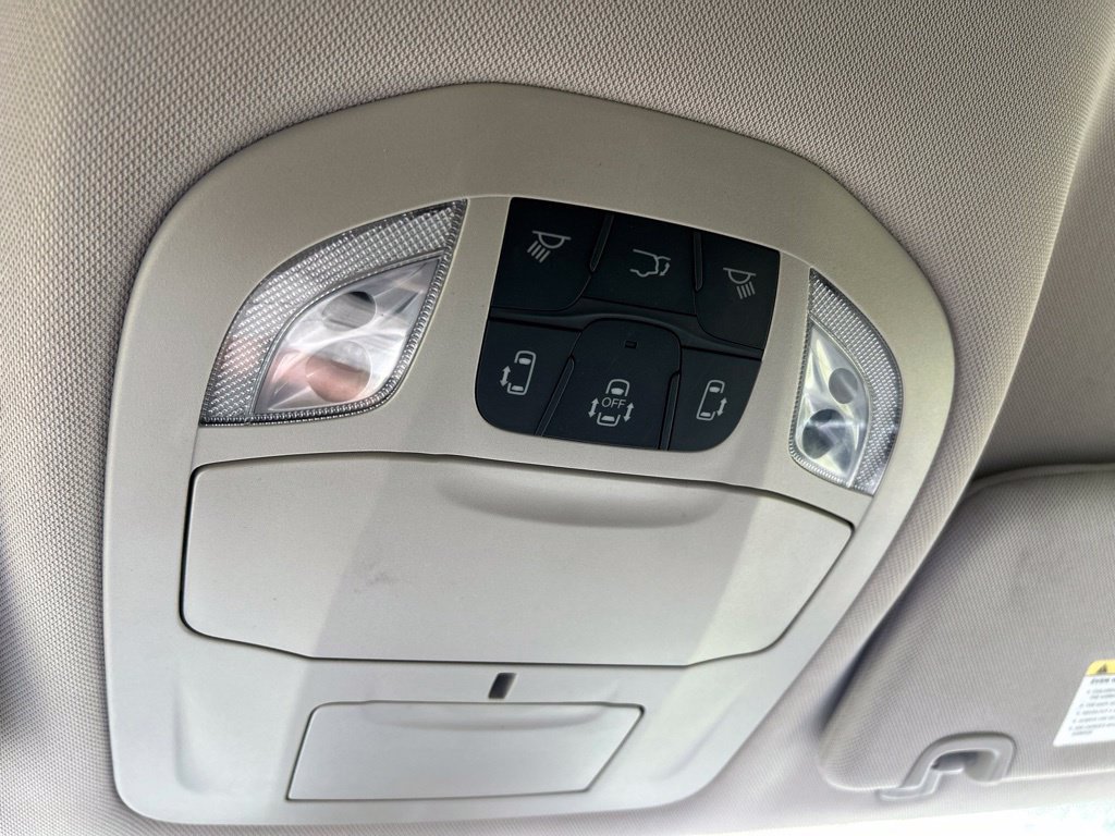 Used 2023 Chrysler Pacifica Touring-L FWD image 37