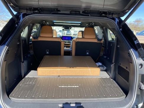 New 2026 Toyota Highlander Platinum AWD/4WD image 5