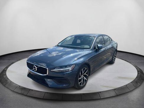 Used 2020 Volvo S60 T5 Momentum image 1