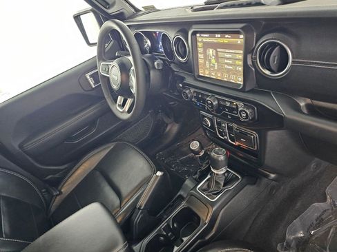 Used 2023 Jeep Wrangler Unlimited Sahara w/ Cold Weather Group AWD/4WD image 11