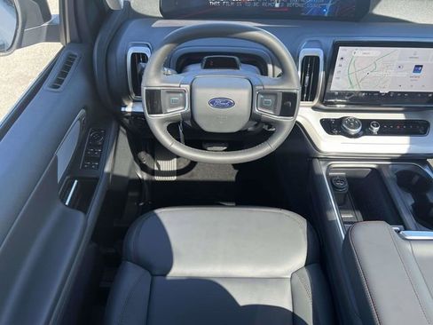 New 2025 Ford Expedition Active image 10