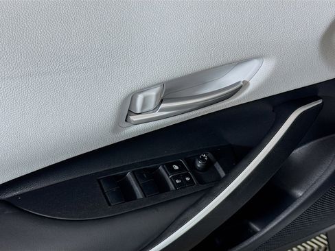 Certified 2025 Toyota Corolla SE image 19