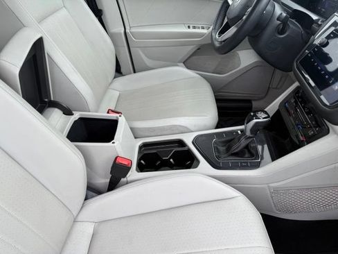 Used 2023 Volkswagen Tiguan SE FWD image 17