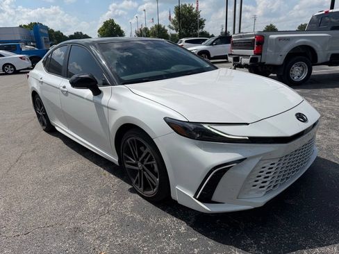 Used 2025 Toyota Camry XSE AWD/4WD image 2