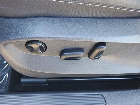 Certified 2023 Volkswagen Taos SE w/ Panoramic Sunroof Package AWD/4WD image 22