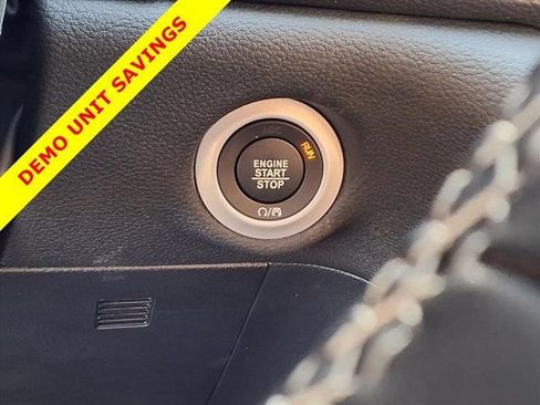 New 2026 Chrysler Pacifica Select image 11