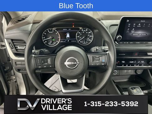 Used 2023 Nissan Rogue SV image 4