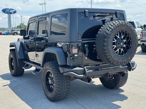Used 2013 Jeep Wrangler Unlimited Sahara AWD/4WD image 6