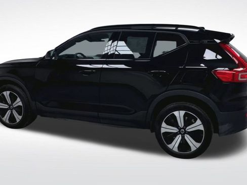 Used 2023 Volvo XC40 Recharge Core image 6