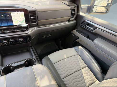 Used 2025 Chevrolet Silverado 2500 ZR2 w/ Technology Package AWD/4WD image 30