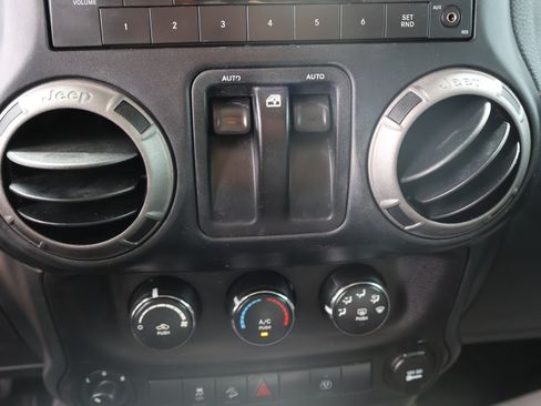 Used 2018 Jeep Wrangler Sport AWD/4WD image 22