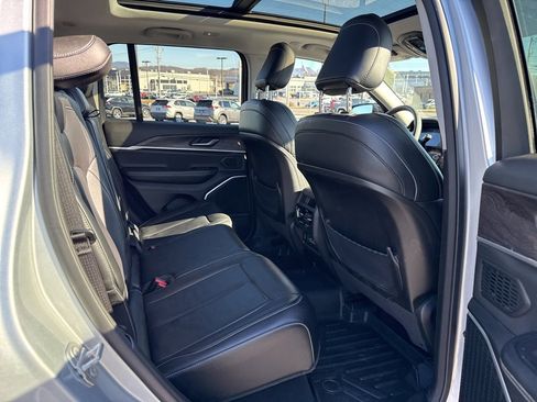 Used 2022 Jeep Grand Cherokee Limited 4xe image 17