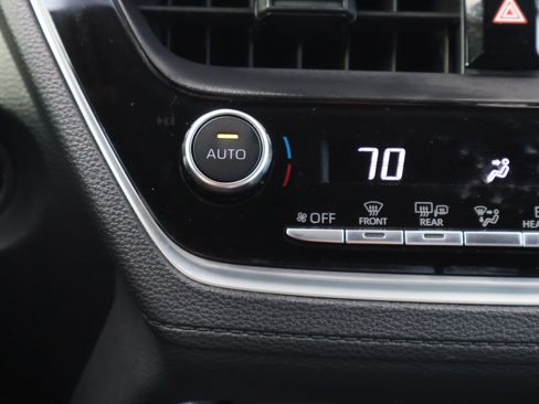 Used 2024 Toyota Corolla Cross SE image 28