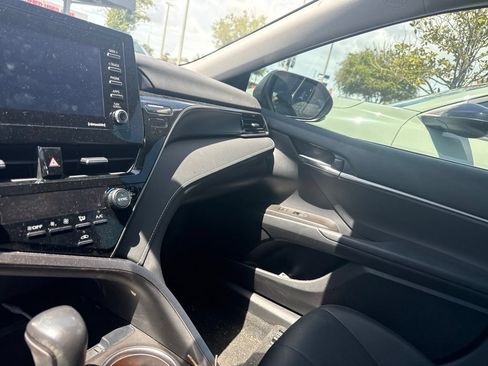 Used 2023 Toyota Camry SE FWD image 5