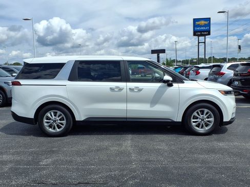 Used 2024 Kia Carnival LX FWD image 19