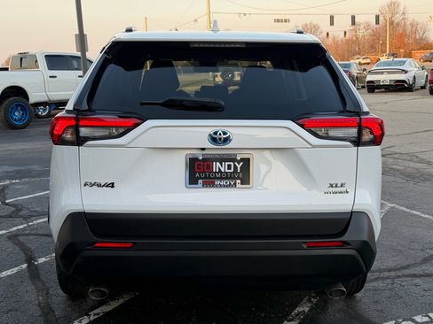 Used 2022 Toyota RAV4 XLE image 4