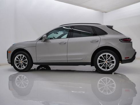 Certified 2024 Porsche Macan AWD/4WD image 2