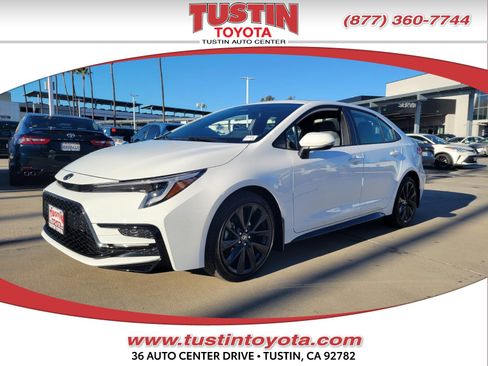 Certified 2025 Toyota Corolla SE image 1