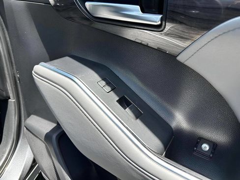 Used 2020 Toyota Highlander Limited image 30