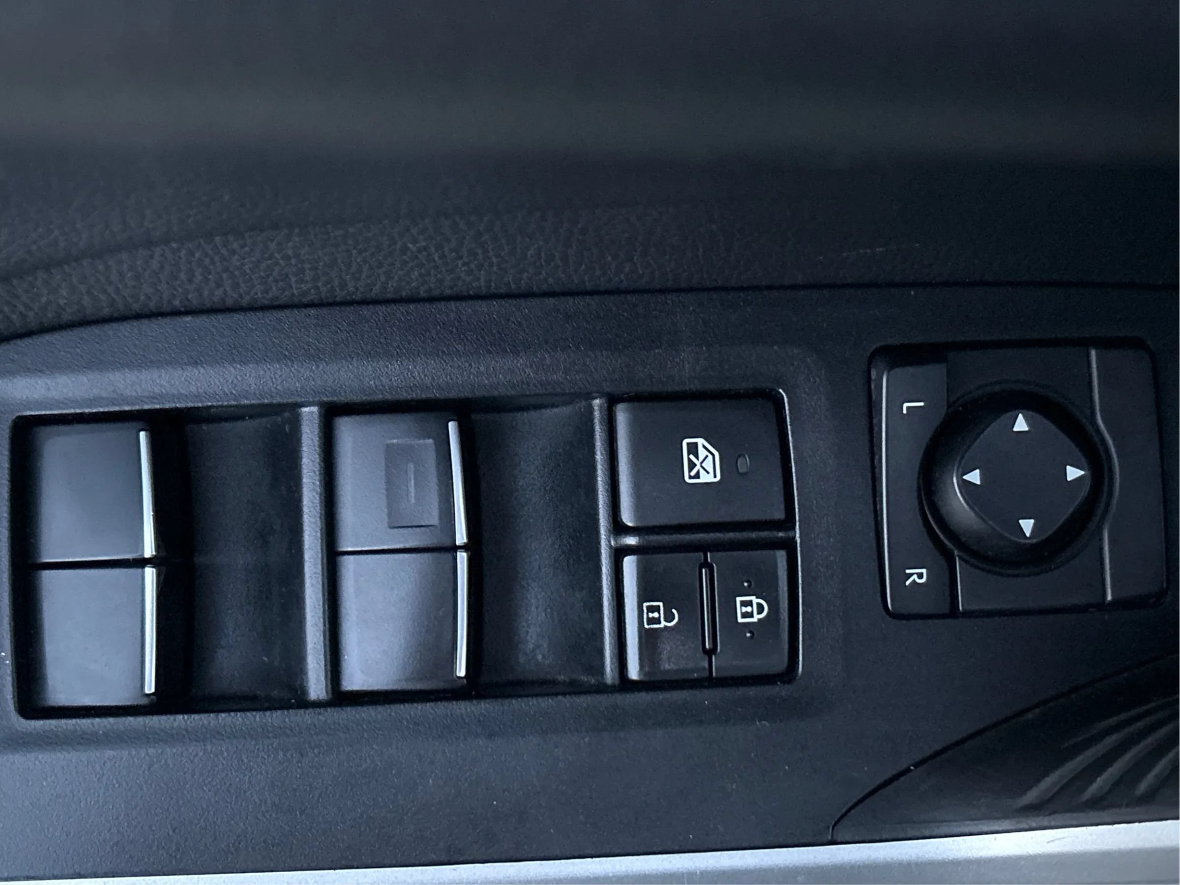 Used 2019 Toyota RAV4 XSE AWD/4WD image 43