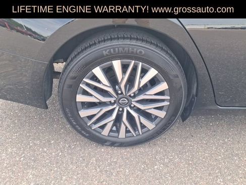 Used 2025 Nissan Altima 2.5 SV FWD image 10