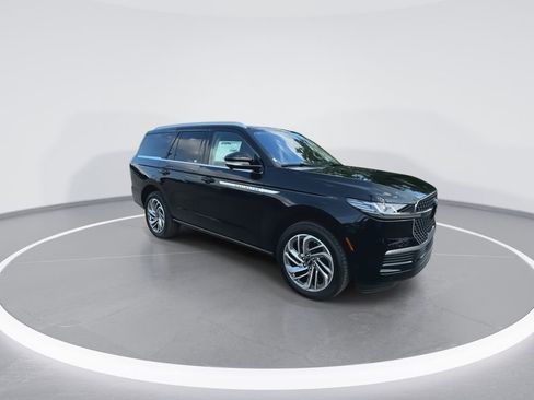 New 2025 Lincoln Navigator Reserve AWD/4WD image 2